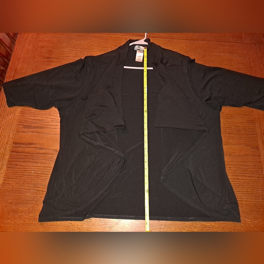 Figure flattering solid black lightweight jacket - Picture 5 of 6